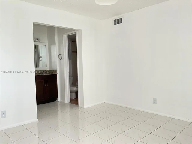 9481 Evergreen Pl # 102, Davie FL 33324