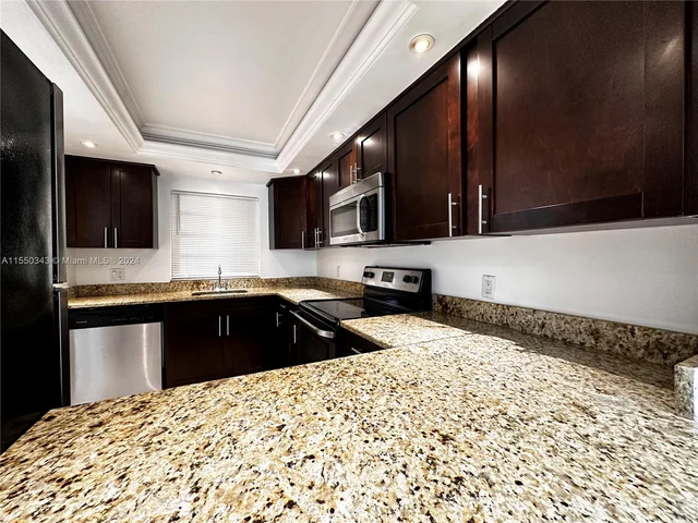 9481 Evergreen Pl # 102, Davie FL 33324