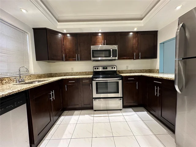 9481 Evergreen Pl # 102, Davie FL 33324