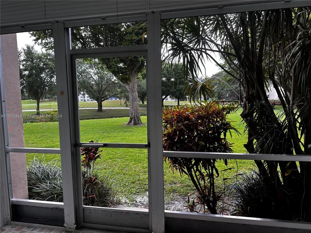 9481 Evergreen Pl # 102, Davie FL 33324