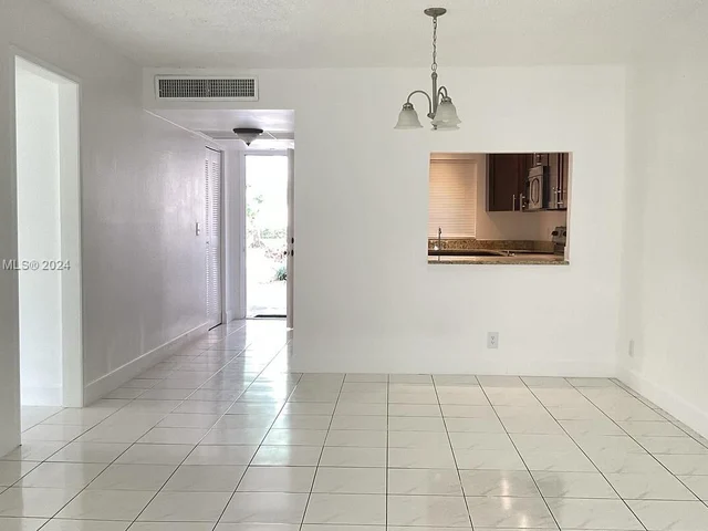9481 Evergreen Pl # 102, Davie FL 33324