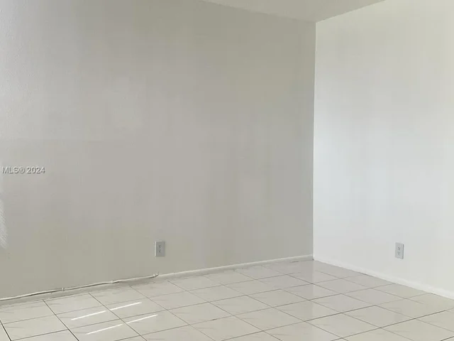 9481 Evergreen Pl # 102, Davie FL 33324