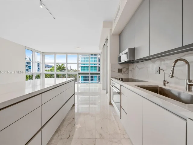 3131 NE 188th St # 607, Aventura FL 33180