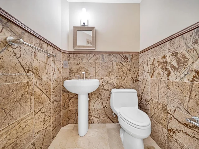 3131 NE 188th St # 607, Aventura FL 33180