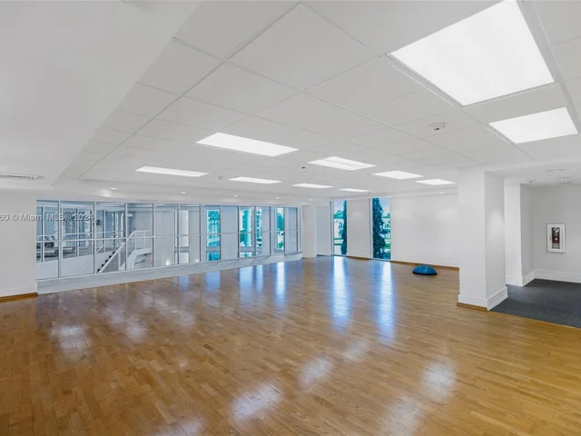 3131 NE 188th St # 607, Aventura FL 33180