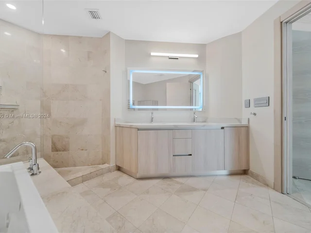 3131 NE 188th St # 607, Aventura FL 33180