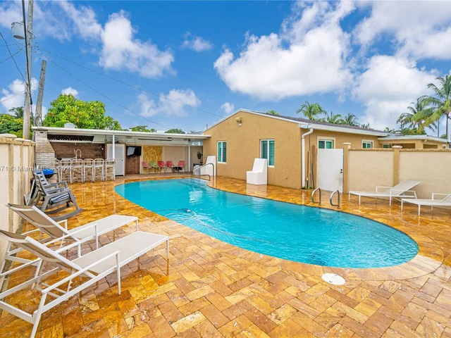 17180 NE 1st Ave, North Miami Beach FL 33162