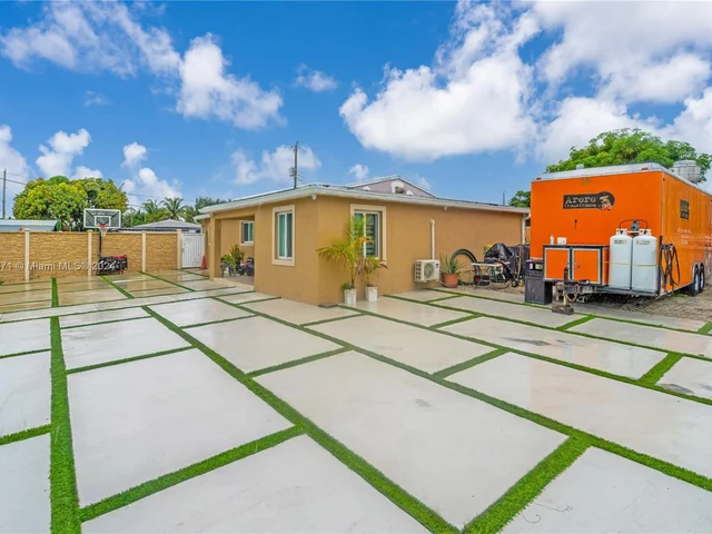 17180 NE 1st Ave, North Miami Beach FL 33162