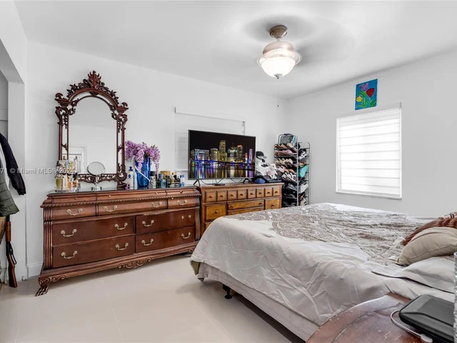 17180 NE 1st Ave, North Miami Beach FL 33162