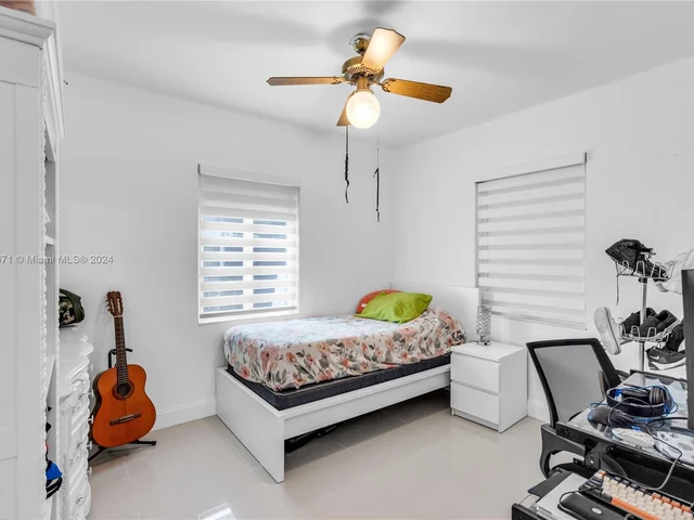 17180 NE 1st Ave, North Miami Beach FL 33162