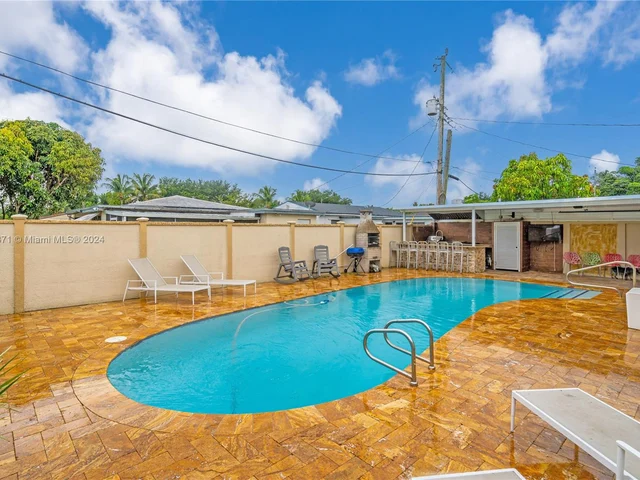 17180 NE 1st Ave, North Miami Beach FL 33162