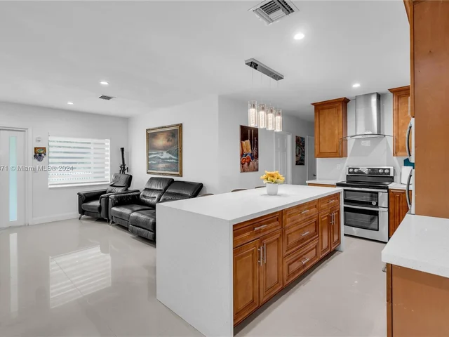 17180 NE 1st Ave, North Miami Beach FL 33162