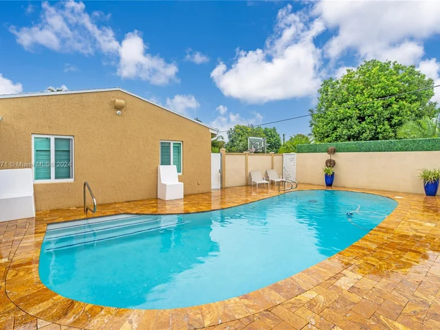 17180 NE 1st Ave, North Miami Beach FL 33162