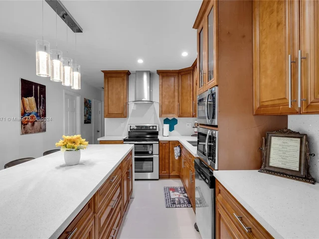 17180 NE 1st Ave, North Miami Beach FL 33162