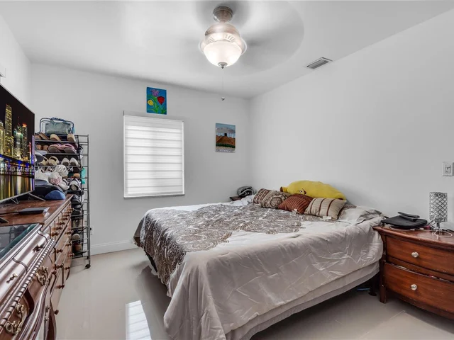 17180 NE 1st Ave, North Miami Beach FL 33162