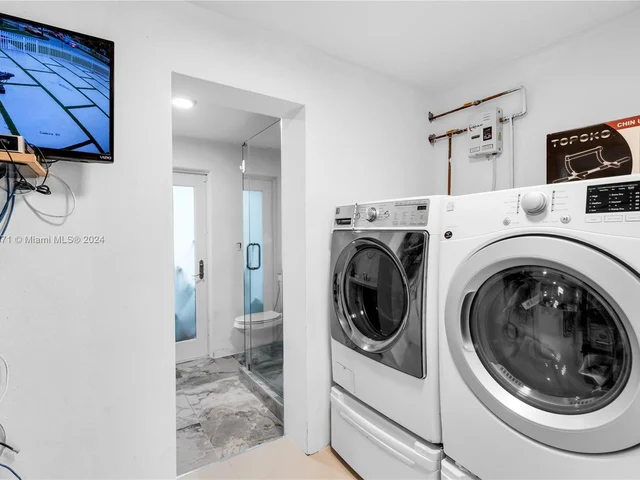 17180 NE 1st Ave, North Miami Beach FL 33162