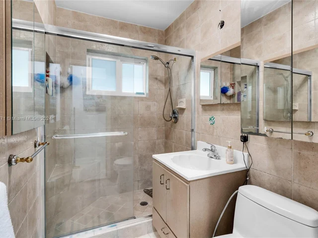 17180 NE 1st Ave, North Miami Beach FL 33162