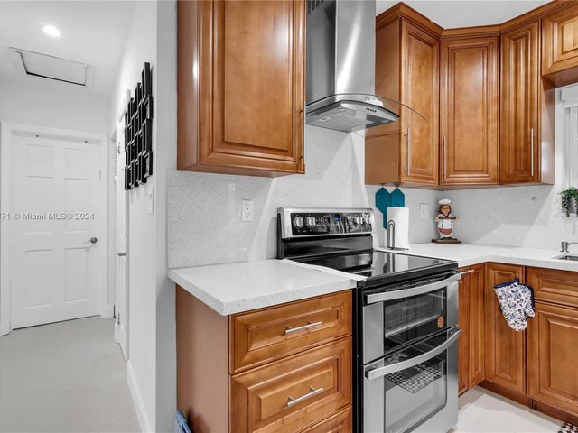 17180 NE 1st Ave, North Miami Beach FL 33162