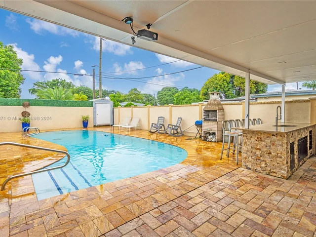 17180 NE 1st Ave, North Miami Beach FL 33162