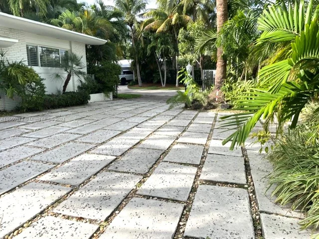 1200 Bay Dr, Miami Beach FL 33141