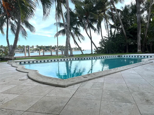 1200 Bay Dr, Miami Beach FL 33141