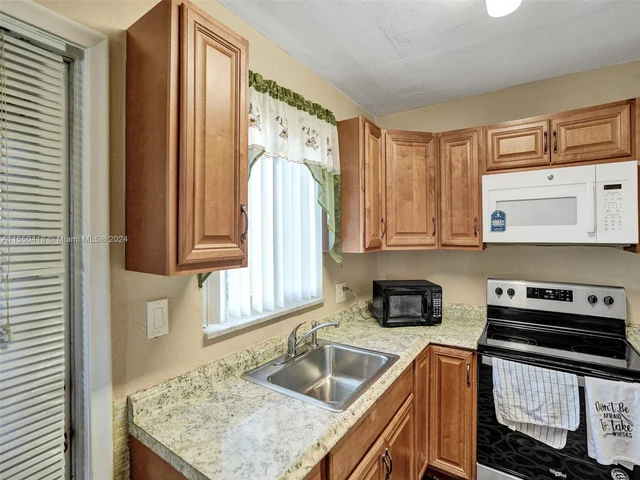 1330 NW 43rd Ave # 110, Lauderhill FL 33313