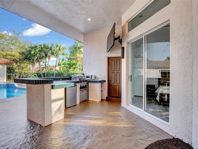 6516 NW 99th Ln, Parkland FL 33076