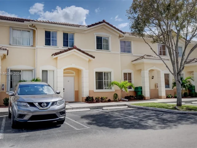 6940 NW 177th St # P105, Hialeah FL 33015