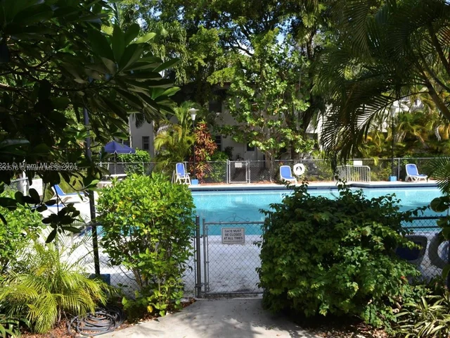 5605 SW 80th St # 10D, Miami FL 33143