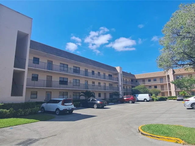 10442 Sunrise Lakes Blvd # 202, Sunrise FL 33322