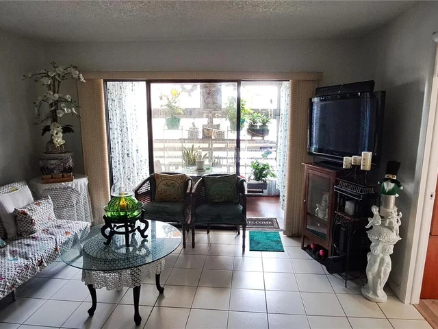 10442 Sunrise Lakes Blvd # 202, Sunrise FL 33322