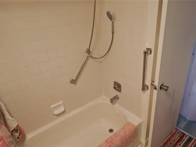 10442 Sunrise Lakes Blvd # 202, Sunrise FL 33322