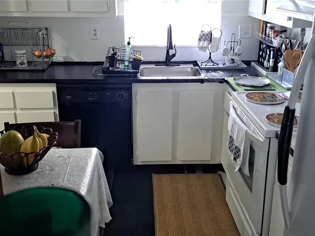 10442 Sunrise Lakes Blvd # 202, Sunrise FL 33322