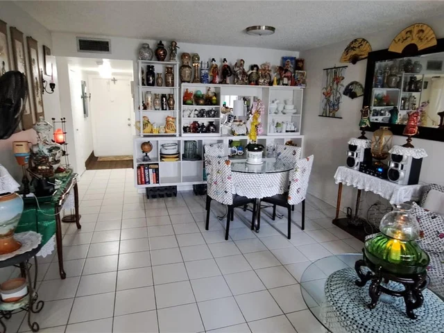 10442 Sunrise Lakes Blvd # 202, Sunrise FL 33322