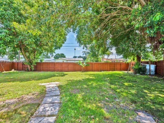 5510 Pierce St, Hollywood FL 33021