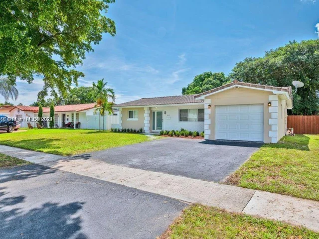 5510 Pierce St, Hollywood FL 33021