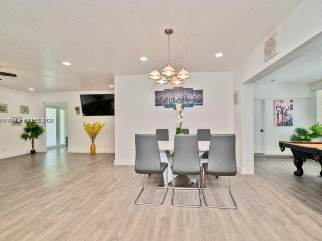 5510 Pierce St, Hollywood FL 33021