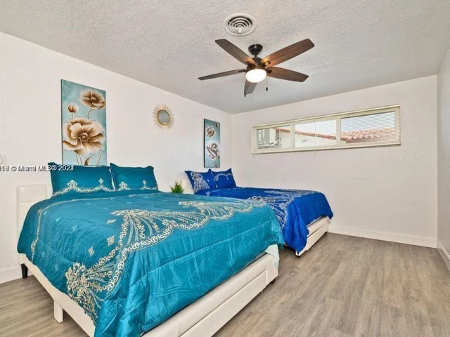 5510 Pierce St, Hollywood FL 33021