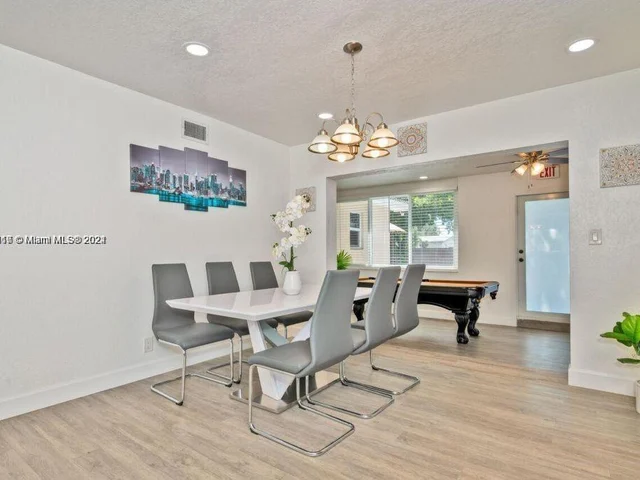 5510 Pierce St, Hollywood FL 33021