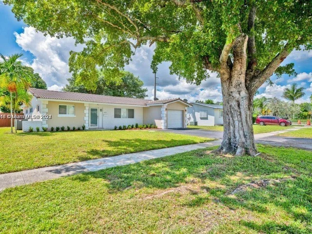 5510 Pierce St, Hollywood FL 33021