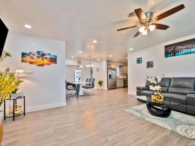 5510 Pierce St, Hollywood FL 33021