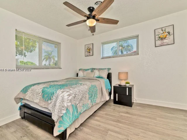 5510 Pierce St, Hollywood FL 33021