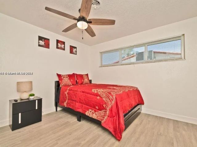 5510 Pierce St, Hollywood FL 33021