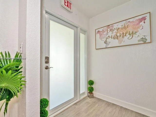 5510 Pierce St, Hollywood FL 33021