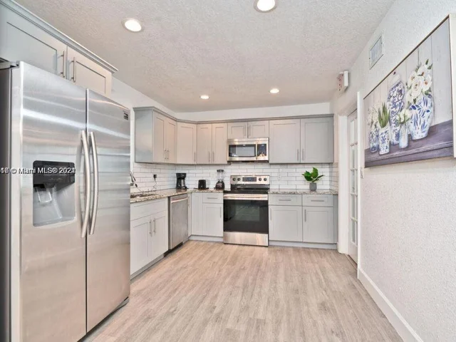 5510 Pierce St, Hollywood FL 33021