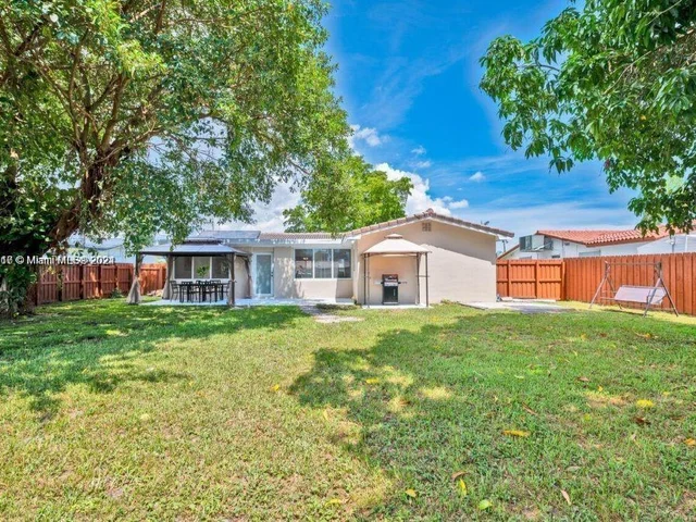 5510 Pierce St, Hollywood FL 33021