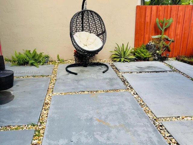 16225 SW 99th Ter, Miami FL 33196