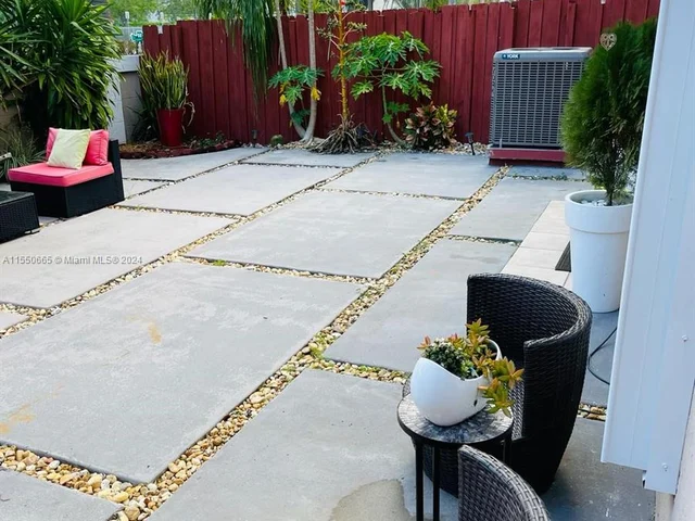 16225 SW 99th Ter, Miami FL 33196