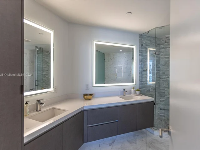 851 NE 1st Ave # 4008, Miami FL 33132