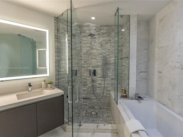 851 NE 1st Ave # 4008, Miami FL 33132